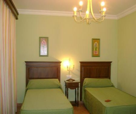 Santa Cruz Hotel Los Palacios Y Villafranca Eksteriør billede